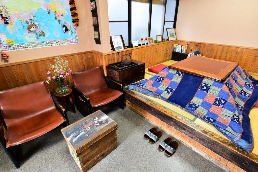 Posezení v ubytování Nikko Guesthouse Sumica