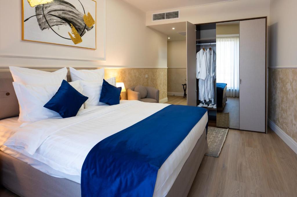 Postel nebo postele na pokoji v ubytování Le Blanc Cotroceni Hotel