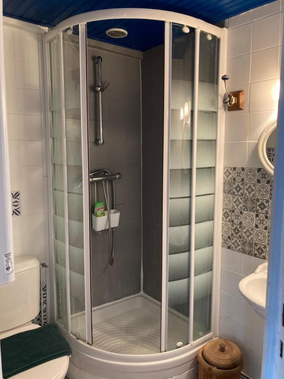 Koupelna v ubytování Les chambres d'hôtes Le Val d'Honfleur