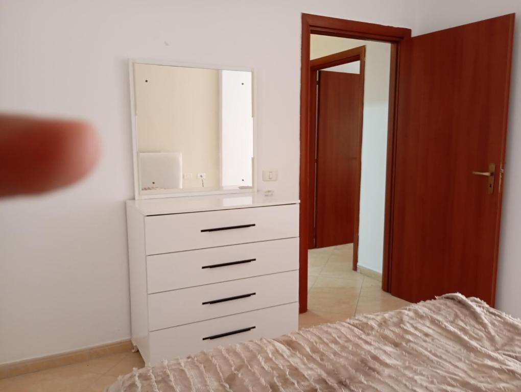 Postel nebo postele na pokoji v ubytování Royal 2 Hostel Opposite NALU BAR