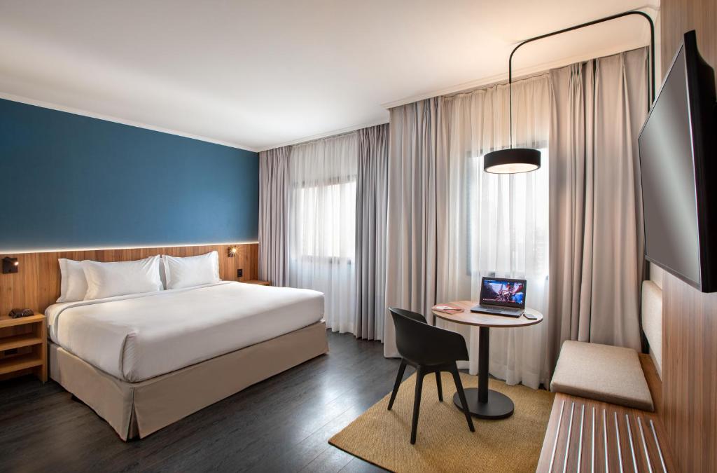 Ein Bett oder Betten in einem Zimmer der Unterkunft INNSiDE by Meliá São Paulo ITAIM