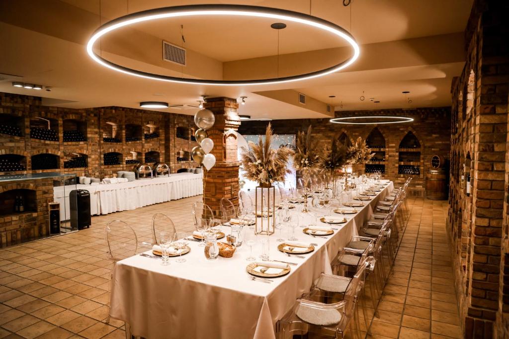Reštaurácia alebo iné gastronomické zariadenie v ubytovaní Hotel Dolphin - Adult friendly