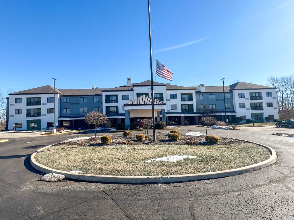 Courtyard Columbus Tipton Lakes