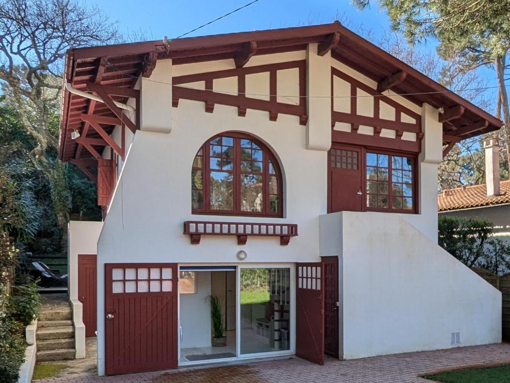 Photo de la galerie de l'établissement Villa rénovée Pyla S/Mer: 4 chambres, jardin, terrasse, cuisine d'été, proche Dune du Pilat, parkings - FR-1-420-81, à Pyla-sur-Mer