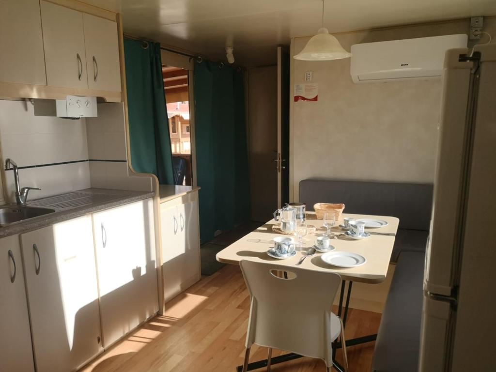 Kuchyň nebo kuchyňský kout v ubytování Camping Paradiso