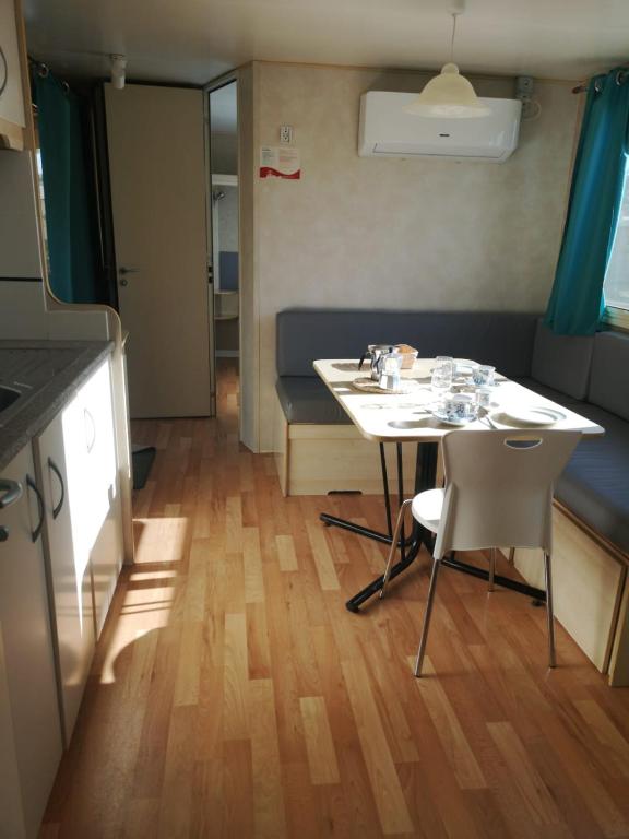 Kuchyň nebo kuchyňský kout v ubytování Camping Paradiso