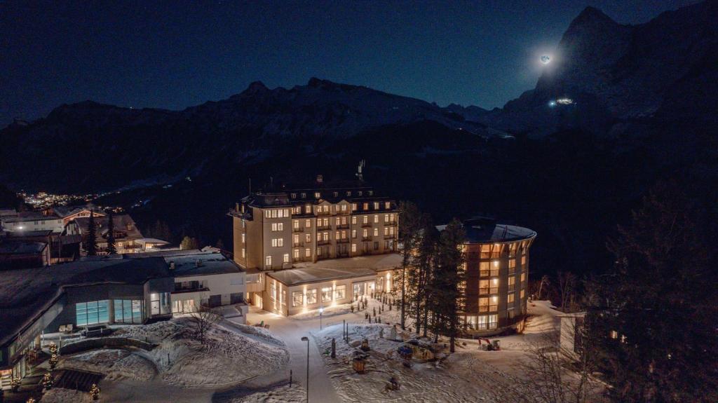 Nespecifikovaný výhled na hory nebo výhled na hory při pohledu z hotelu