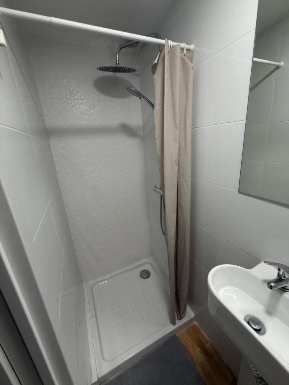 Koupelna v ubytování Habitaciones con baño y cocina privada