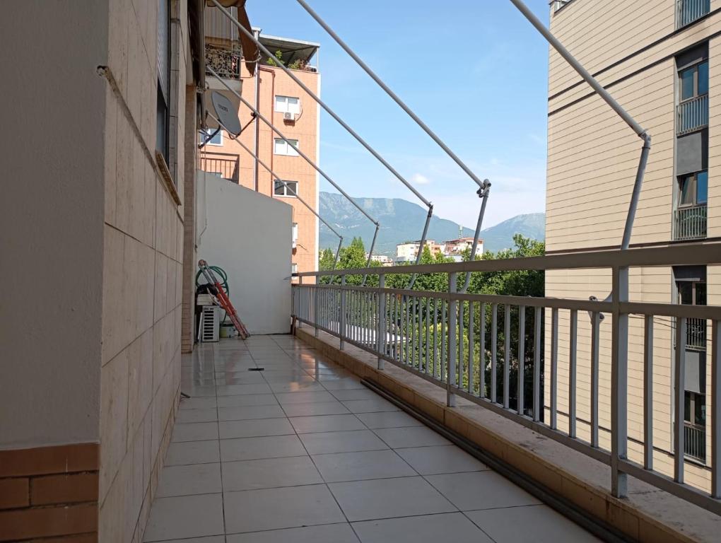 Nespecifikovaný výhled na hory nebo výhled na hory při pohledu z hostelu