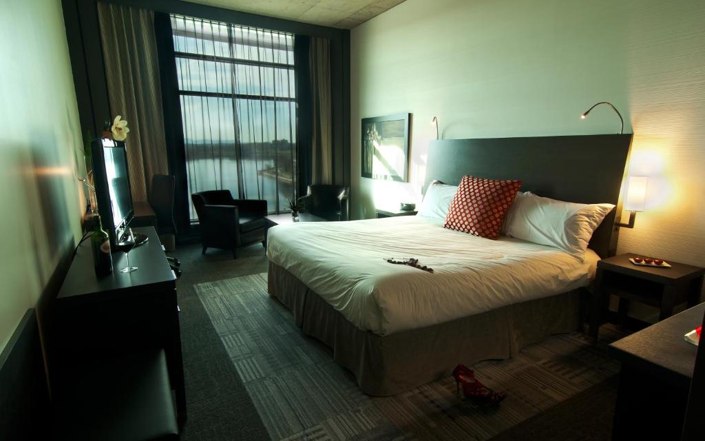 Postel nebo postele na pokoji v ubytování Grand Hotel Times Sherbrooke