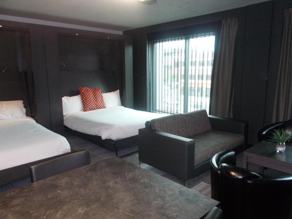 Postel nebo postele na pokoji v ubytování Grand Hotel Times Sherbrooke
