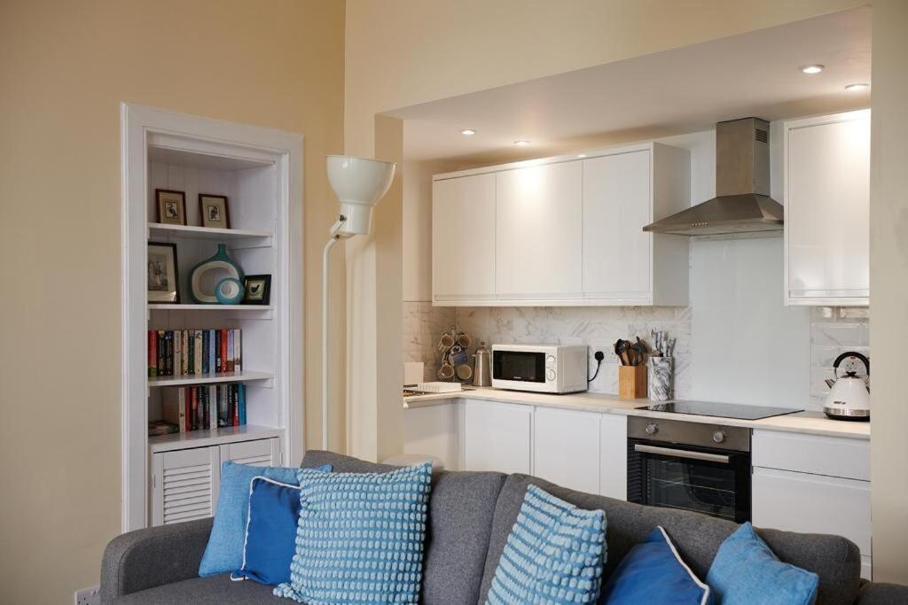 Kuchyň nebo kuchyňský kout v ubytování Swan Cove Apartment Gourock