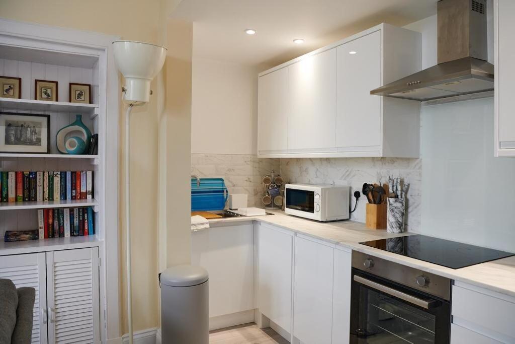 Kuchyň nebo kuchyňský kout v ubytování Swan Cove Apartment Gourock