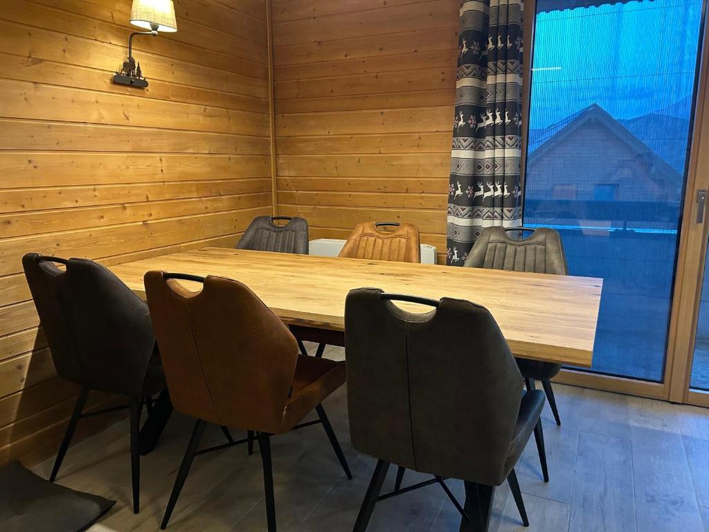 a conference room with a wooden table and chairs at Appartement 2 Chambres, Garage, Pra-Loup 1500, WIFI - FR-1-165A-50 in Uvernet-Fours