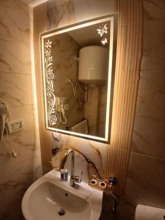 Koupelna v ubytování Lotus Al-Tahrir hotel