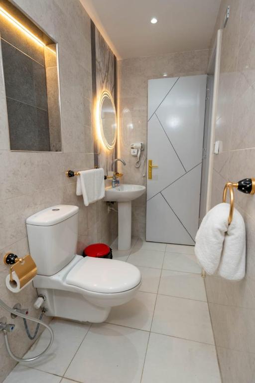 Koupelna v ubytování Lotus Al-Tahrir hotel