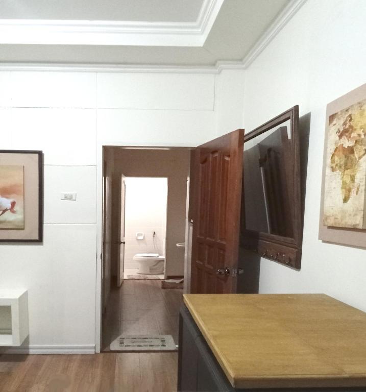 TV a/nebo společenská místnost v ubytování Leizel's Bed & Breakfast