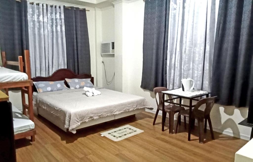 Postel nebo postele na pokoji v ubytování Leizel's Bed & Breakfast
