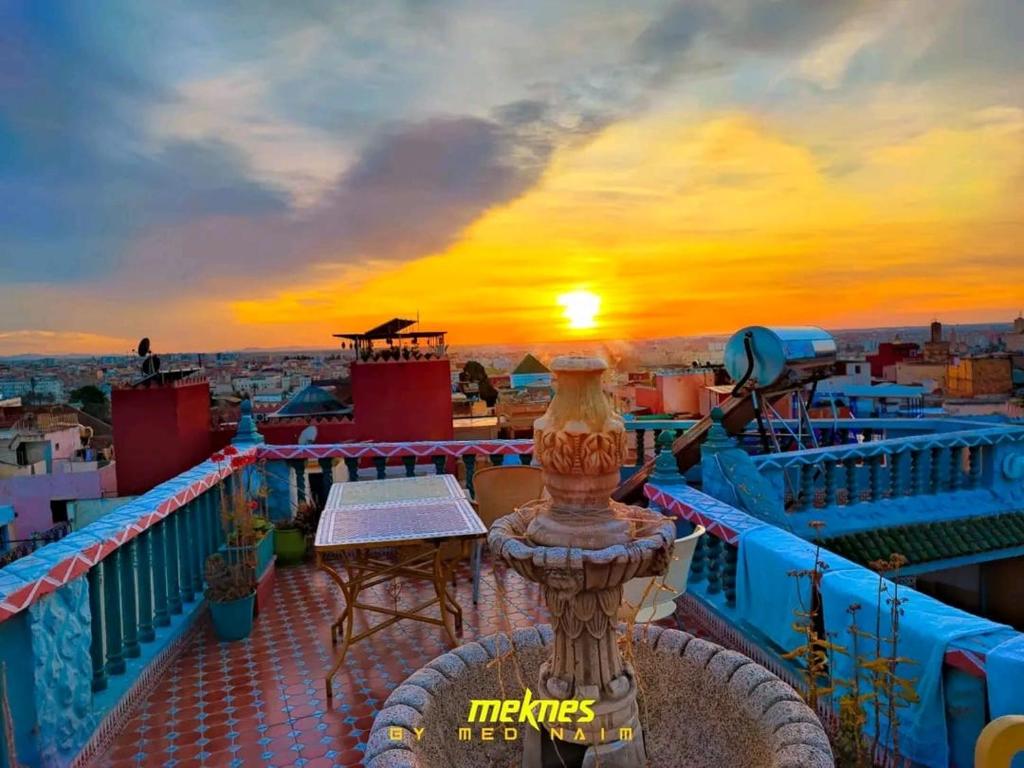 Východ nebo západ slunce při pohledu z bed and breakfast nebo okolí