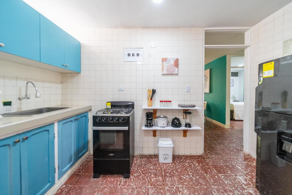 Kuchyň nebo kuchyňský kout v ubytování Comodos apartamentos en el centro de Santa Marta