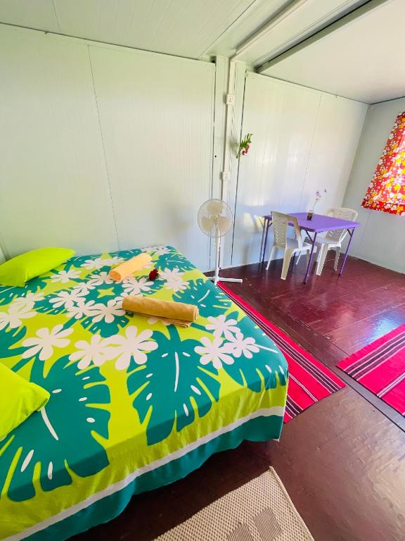 Postel nebo postele na pokoji v ubytování Pension Fare Hiro Moorea