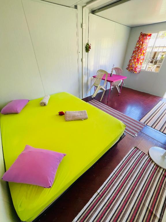 Postel nebo postele na pokoji v ubytování Pension Fare Hiro Moorea