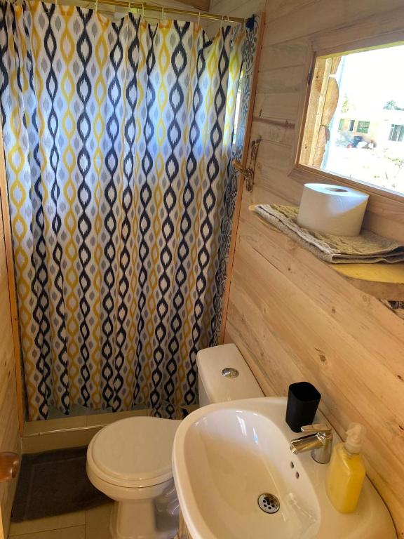 Un baño de Serás Libre Refugio