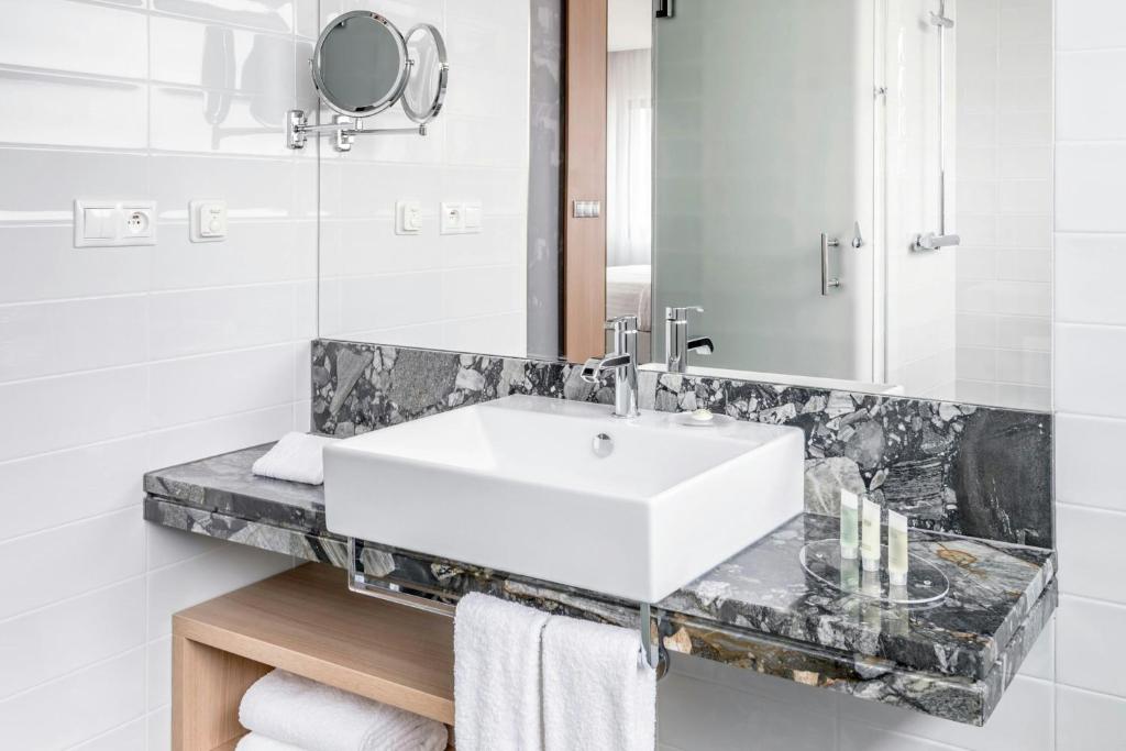 Courtyard by Marriott Brno - Resim 18