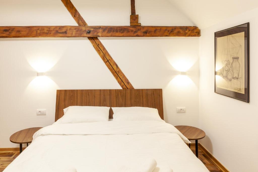 Postel nebo postele na pokoji v ubytování Prenoćište Omega Luxury