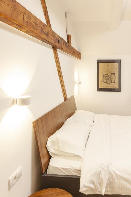 Postel nebo postele na pokoji v ubytování Prenoćište Omega Luxury