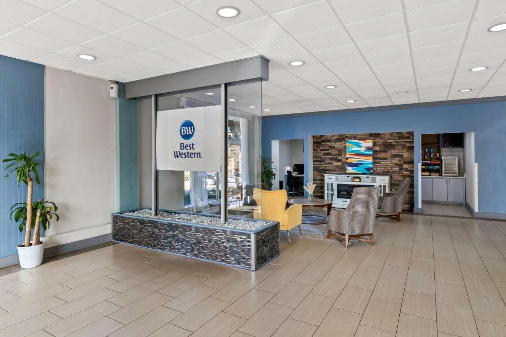 Posezení v ubytování Best Western Atlanta Cumberland Galleria Hotel