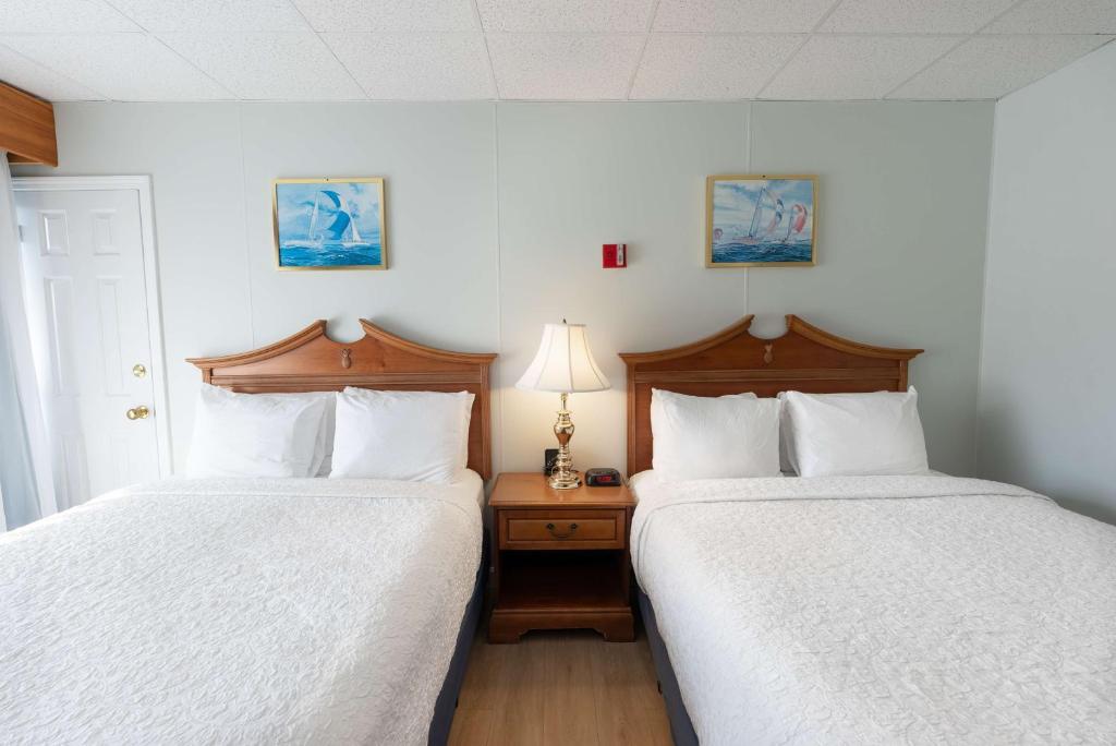 Waves Oceanfront Resort photo