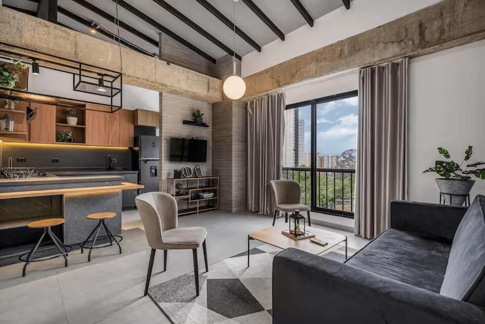 Posezení v ubytování Poblado, 5 min to San Lucas Plaza, Free parking 315