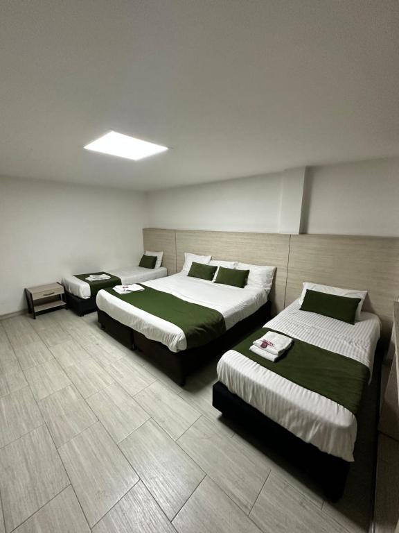 Postel nebo postele na pokoji v ubytování Hotel Bestmark Platino en Chapinero Bogota
