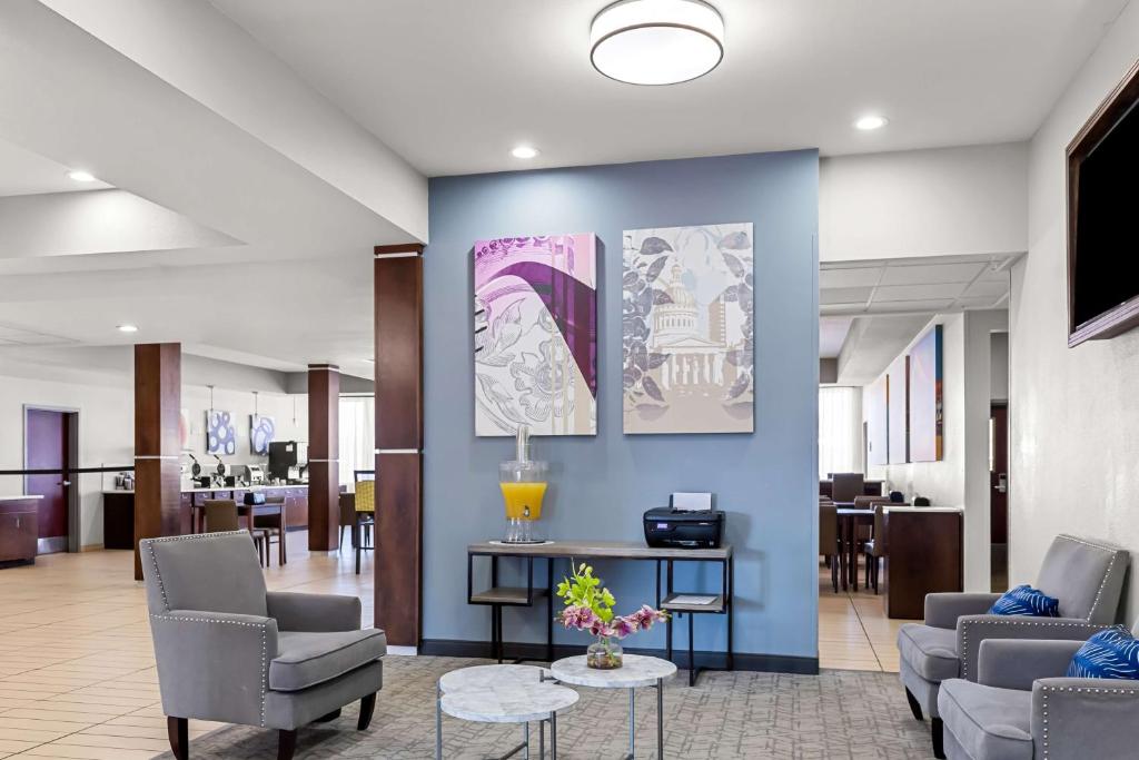Best Western St. Louis Airport North Hotel & Suites photo
