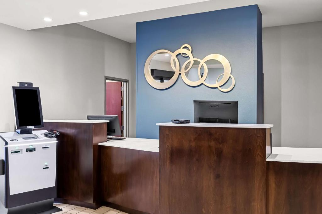 Best Western St. Louis Airport North Hotel & Suites photo