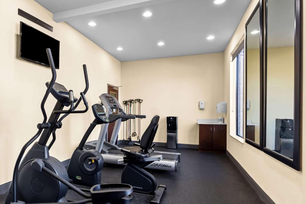 Best Western St. Louis Airport North Hotel & Suites photo