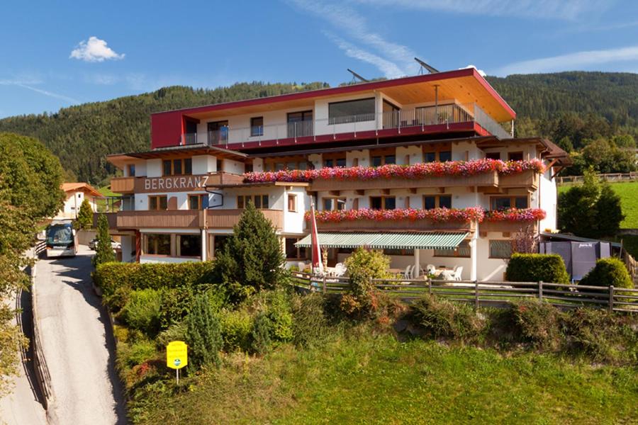 Nespecifikovaný výhled na hory nebo výhled na hory při pohledu z hotelu