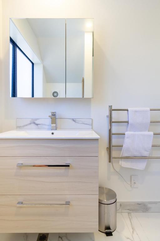 Elegant Living in Gloucester - Your Ideal Getaway - Resim 3