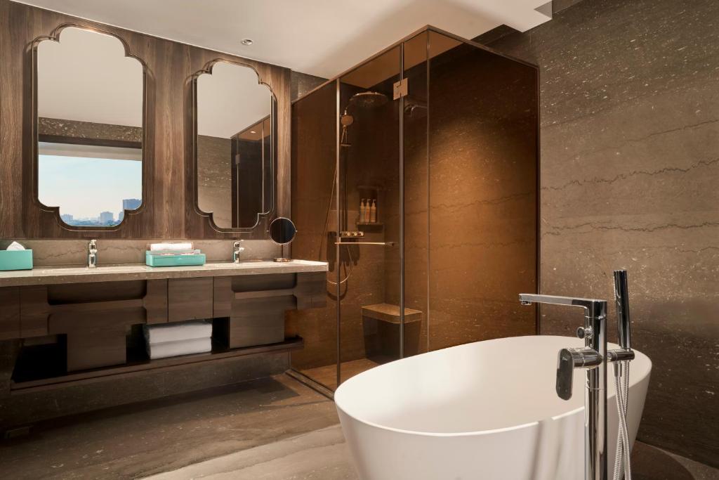 Dusit Le Palais Tu Hoa Hanoiにあるバスルーム