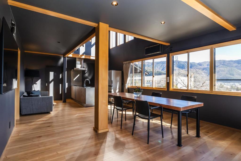 a dining room with a table and chairs at Kawaguchiko Country Cottage Ban in Fujikawaguchiko