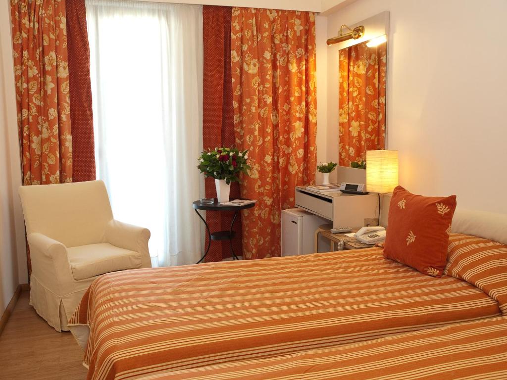 Postel nebo postele na pokoji v ubytování The Park Hotel Piraeus
