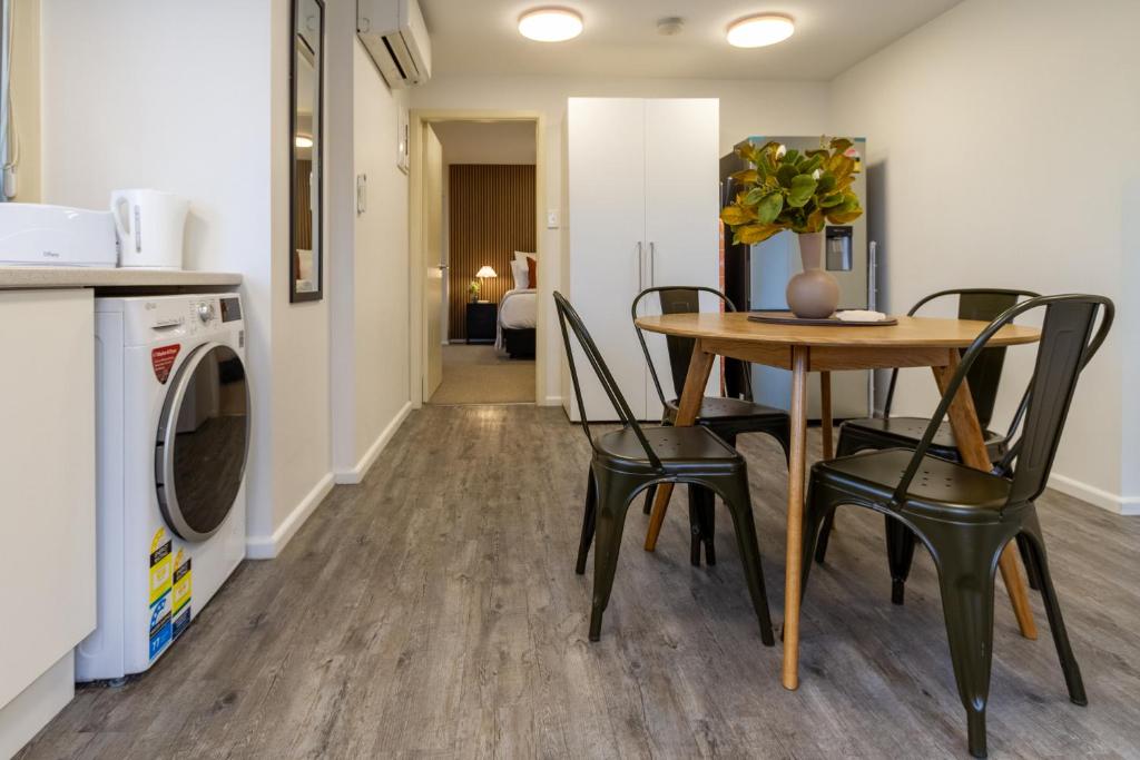 Perfect 1-Bedroom Retreat Near the Airport - Resim 13