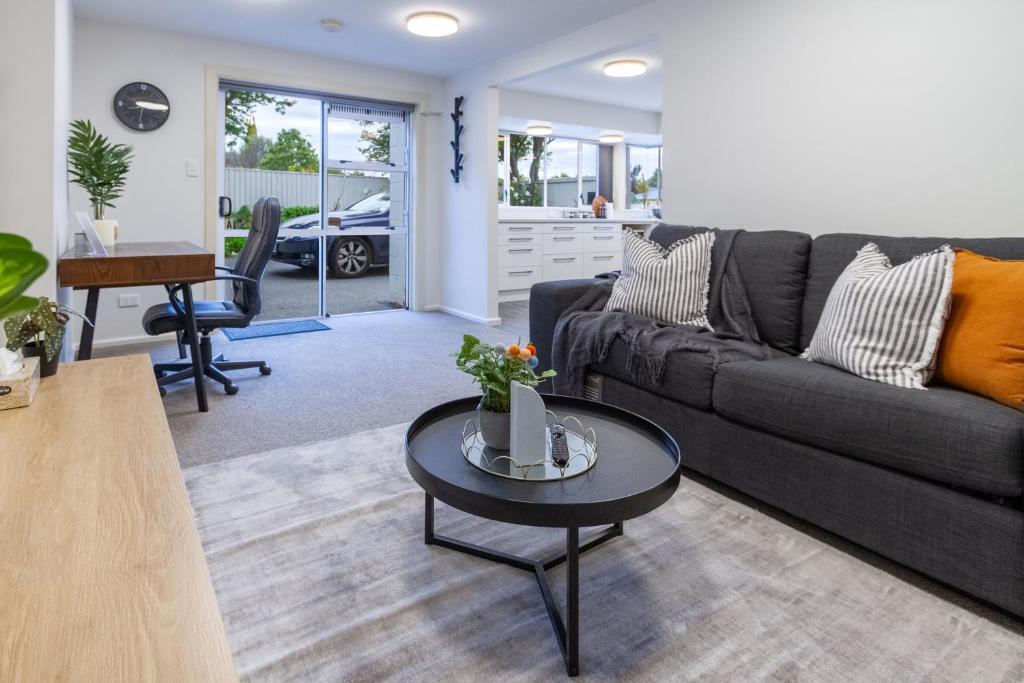 Perfect 1-Bedroom Retreat Near the Airport - Resim 10