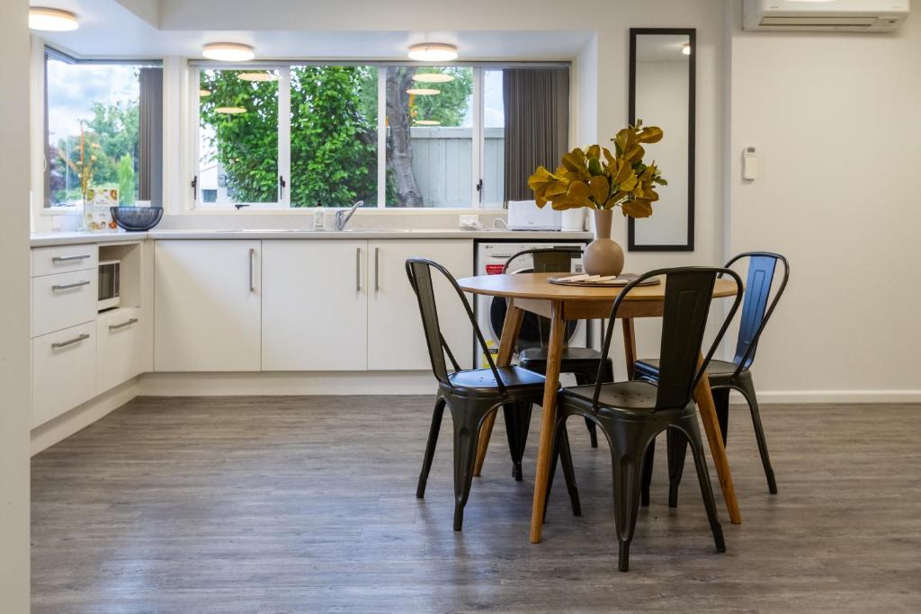 Perfect 1-Bedroom Retreat Near the Airport - Resim 4