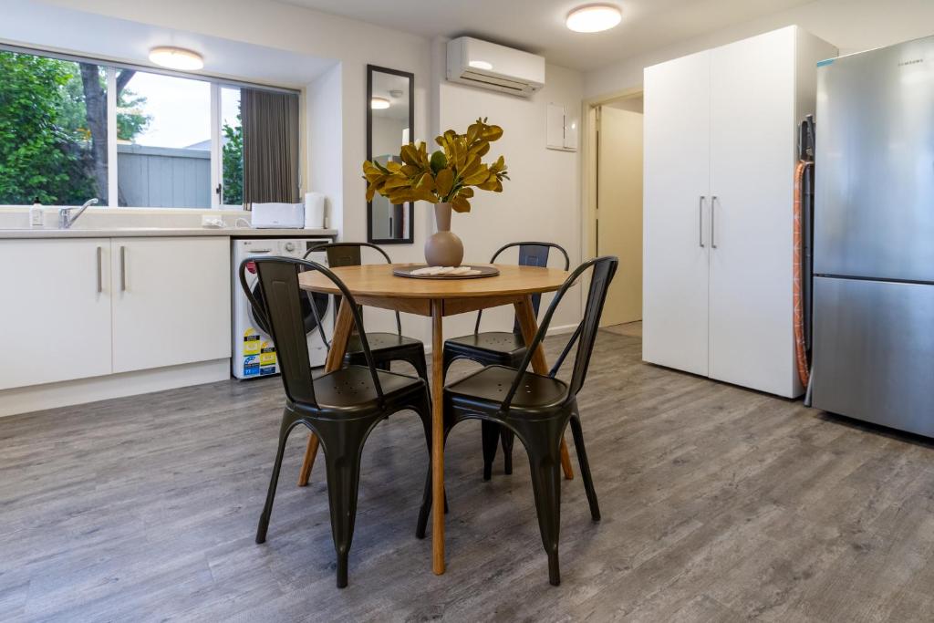 Perfect 1-Bedroom Retreat Near the Airport - Resim 23