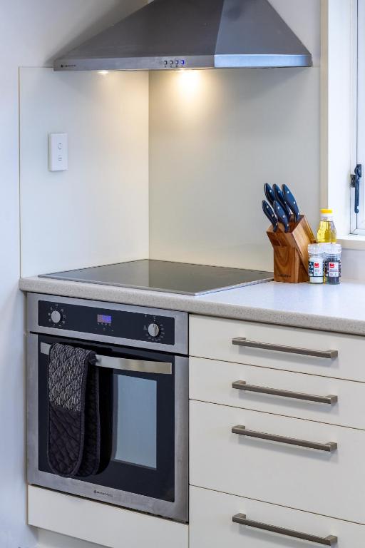 Perfect 1-Bedroom Retreat Near the Airport - Resim 25