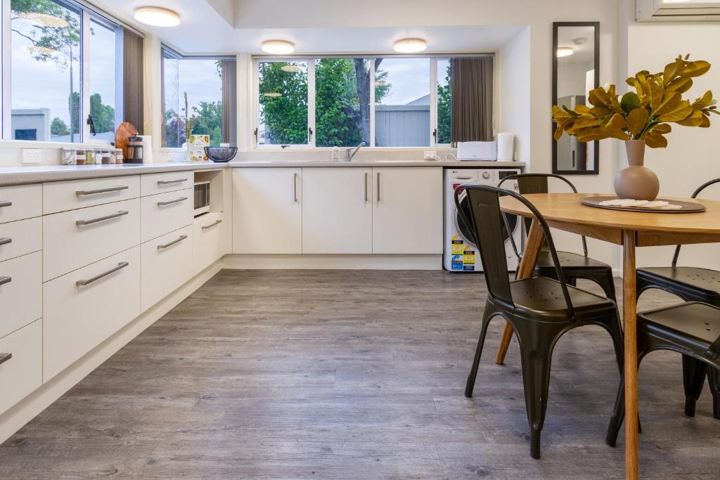 Perfect 1-Bedroom Retreat Near the Airport - Resim 26