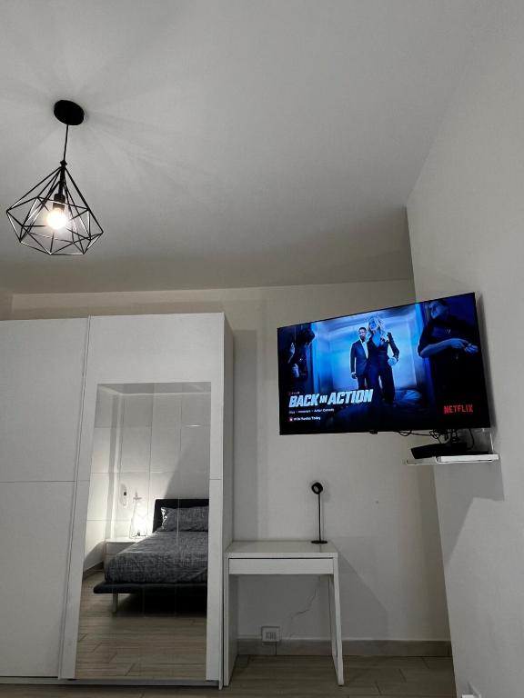 TV o dispositivi per l'intrattenimento presso Elegant & Spacious 2BR 2BA Unit with Private Patio