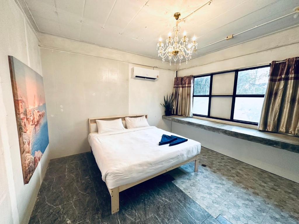 Postel nebo postele na pokoji v ubytování Lonely beach complex titanic hotel in beach shopping street markets ในศูนการค้าติดทะเล